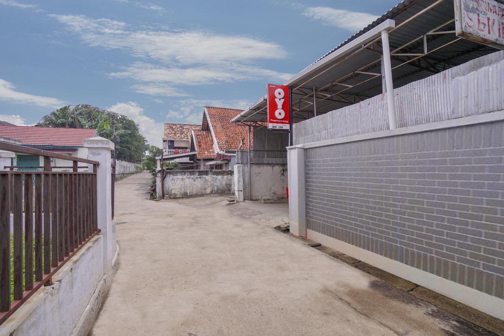 Super Oyo 1868 Penginapan Sekip Palembang Exterior foto